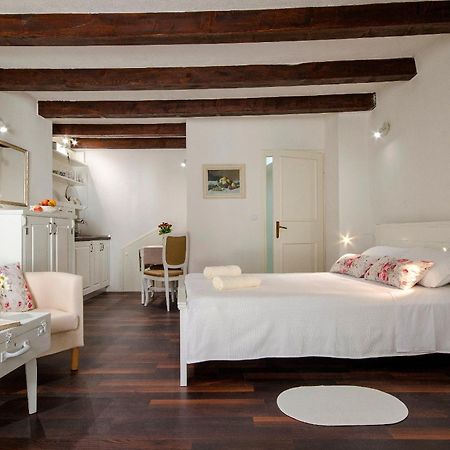 Cozy Studio Una Rovinj Exterior photo